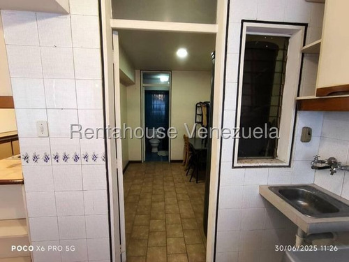 Amplio Apartamento Alquiler. Urb.colinas De Quinta Altamira.