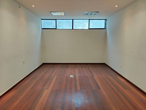 Bodega En Condominio De 235m2 Mas 537m2 De Oficinas.