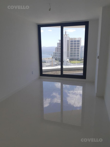 Apartamento Piso 18 De 2 Dormitorios Y 2 Baños, Garage Doble, Edificio Con Amenities