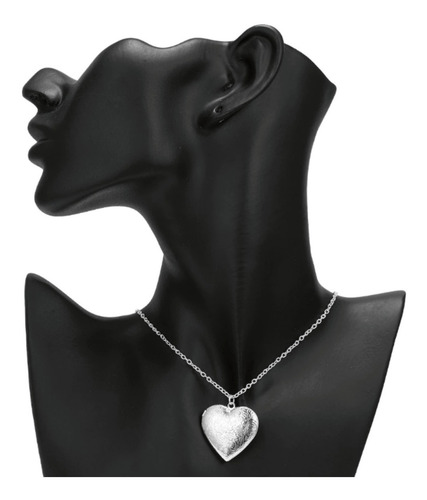 Collar Medallón Relicario Corazón Repujado Plateado