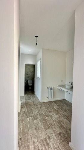 Casa En Venta - 4 Dormitorios 3 Baños - Cochera - 1.250mts2 - Haras Del Sur, La Plata