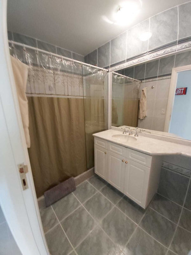 Apartamento En Venta De 3 Dormitorios En Playa Mansa