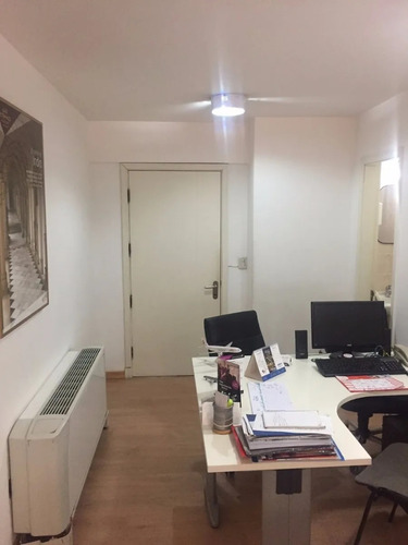 Venta Oficina Por Juncal Ciudad Vieja Montevideo