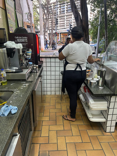Vendo Cafeteria-bom Retiro-faturamento 25.000- Bom Lucro-