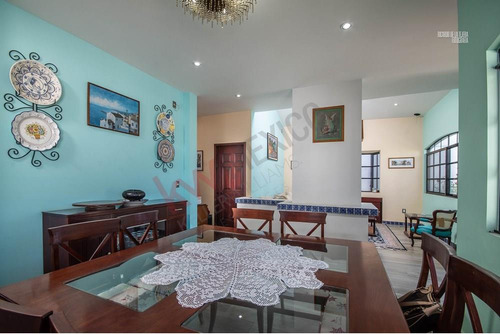 Casa En Venta De Una Planta Autosustentable Y Construida En Dos Lotes En Mayorazgo Residencial.