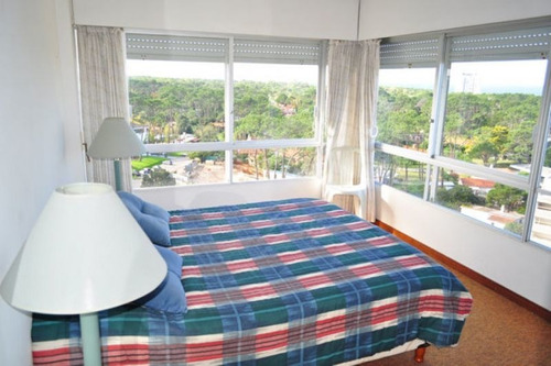 Venta De Apartamento De 2 Dormitorios En Roosevelt