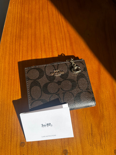 Cartera Coach Snap Wallet Marrón Oscuro Liso