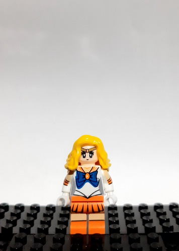 Minifigura Lego Sailor Venus Sailor Moon 