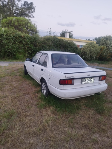 Nissan Sentra B13 Al Día Con Algunos Detalles.