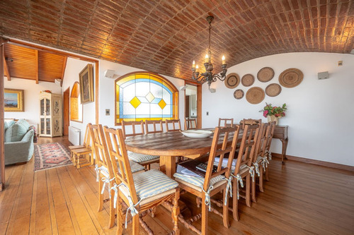 Casa En Un Sitio Único A Pasos De La Playa De Zapallar