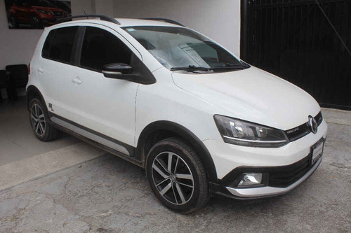 Imagen 1 de 15 de Volkswagen Crossfox 2017 5p Hb L4/1.6 Man 10 Años