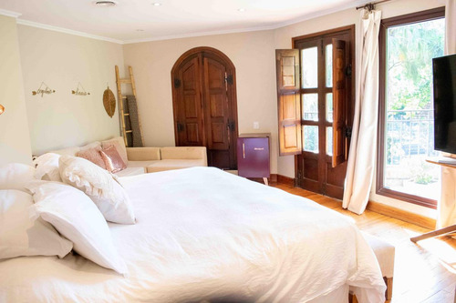 Casa De 6 Ambientes En Venta Con Cochera En Las Lomas De San Isidro