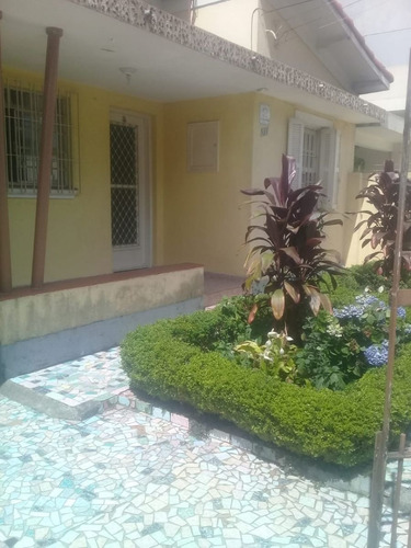 Imagem 2 de 9 de Casas - 2 Dormitórios - 957