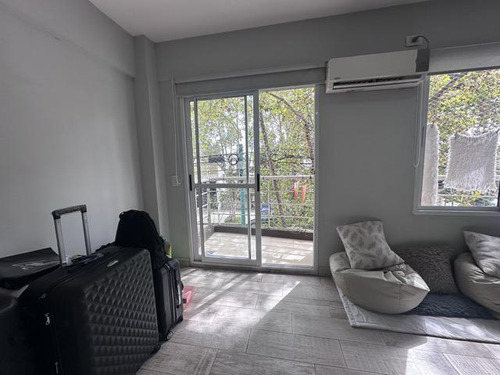 Departamento En Alquiler De Dos Ambientes  En Urquiza R