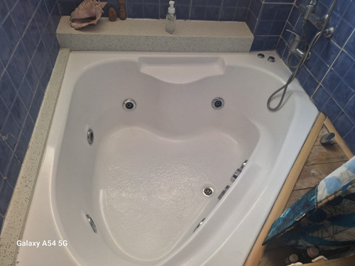 Departamento 5° Piso, Jacuzzi / A/c | Venta
