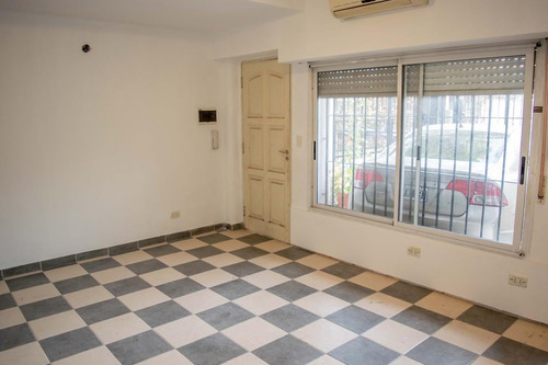 Imagen 2 de 14 de Casa - Mart.-fleming/panam.
