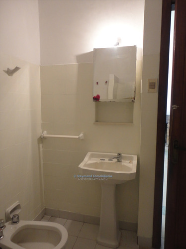 Apartamento En Venta. 2 Dormitorios Y Demás, 1º Por Esc.