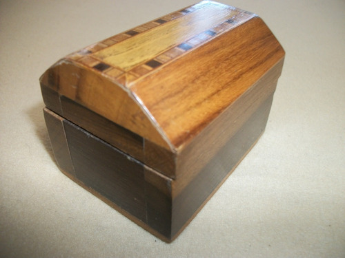 Mini Caja De Madera Con Trabajo De Marqueterie  7 X 5 X 5 Cm