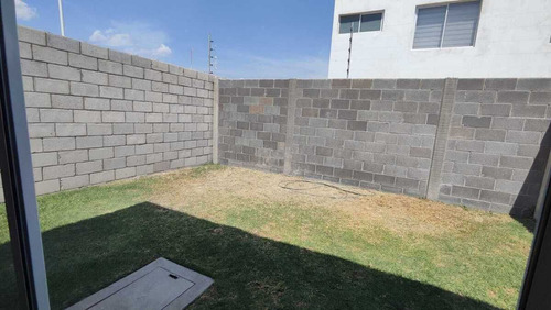 Casa En Venta En Priv. Avantho, S.l.p.