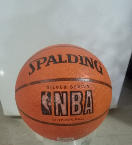 Vendo Balon De Basketball Profesional Marca Spalding (Usado)