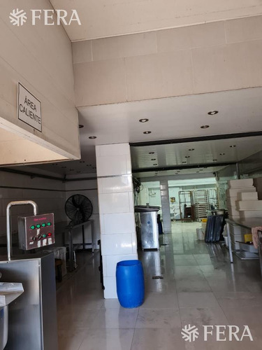 Imagen 11 de 23 de Venta De Galpón, 3 Departamentos, Local Y Espacio Guardacoches En Quilmes Oeste