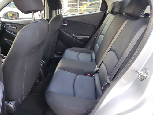 Imagen 11 de 11 de Toyota Yaris 2017 1.5 R Xle At