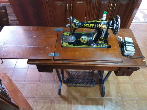 Maquina De Coser Pfaff Con Mueble, Pedal Electrico Y Manual