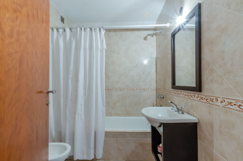 Venta 3 Ambientes C/cochera Y Balcón Al Frente