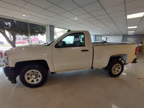 Imagen 4 de 12 de Chevrolet Silverado 2018 4.3 V6 1500 Ls Cabina Regular At