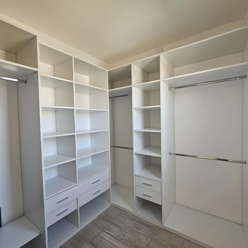 Casa En Venta En Barrio Barbarita, 3 Dormitorios Y Playroom