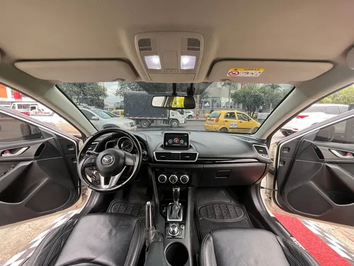 Mazda 3 TOURING 2.0 AT