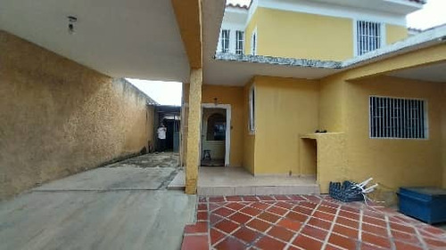 Michelle Vende Casa-quinta De 2 Niveles Bucaral Sur Nm1057a