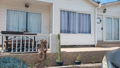 Casa En Arriendo Año Corrido En Avenida Del Mar, Maitencillo
