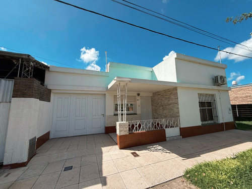 ¡¡casa Excelente, Lista Para Mudarte!! Calle Mitre Al 800