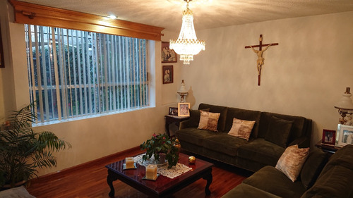 En Venta Casa De 3 Recámaras, 3 Cocheras, 2 1/2 Baños, Amplio Jardin Con Asador Techado, Cuarto De Lavado En La Concepción Ii
