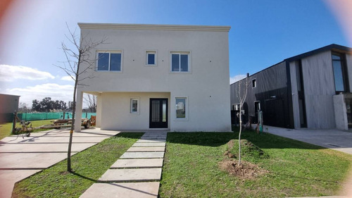 Venta Casa 4 Ambientes Vila Marina Ii  A Estrenar