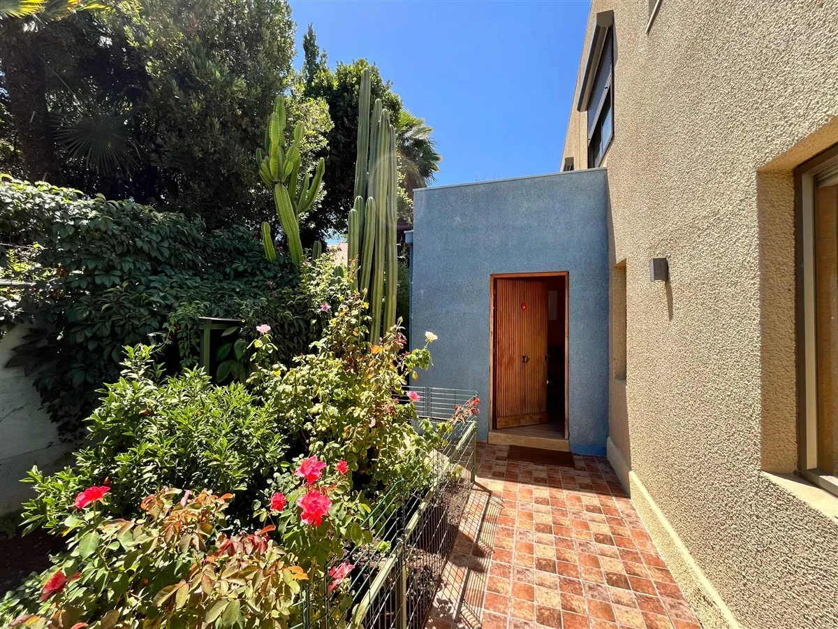 Imagen 4 de 30 de Casa En Venta De 6 Dorm.4 Baños + 4 Estac. En La Reina