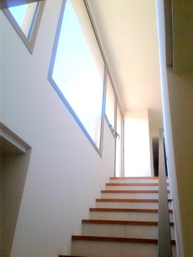 Casa En Venta En El Canton Con 3 Dormitorios. Con Renta