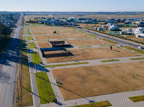 Casa Uso Comercial 900 M² Frente A Barrio Vida - Av Illia Y Ñandubay - Funes | Venta