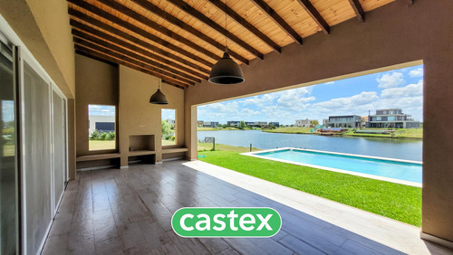 Casa En Venta Con Pileta A La Laguna En Marinas, Puertos, Escobar