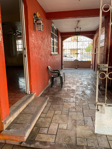 Excelente Propiedad, Ideal Para Proyecto De Negocio, En Luga