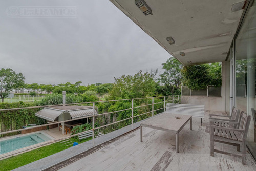 Casa En Venta En La Lucila-libertador/rio