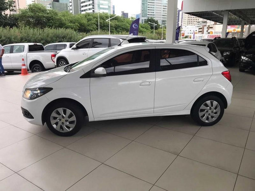 Imagem 2 de 13 de Chevrolet Onix 1.4 Mpfi Lt 8v Flex 4p Manual 2016/2016