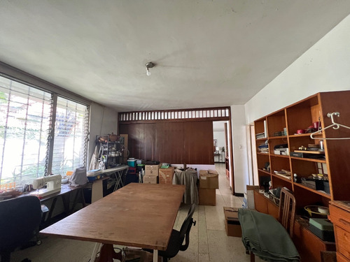 Se Vende Casa Con Gran Potencial En Los Palos Grandes.
