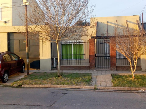 Venta De Casa De 3 Dormitorios En Villa Montoro, La Plata