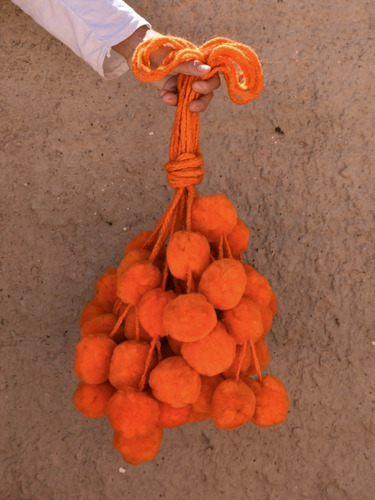 Imagen 4 de 6 de Pack X6 Tulmas Norteñas - Hay Colores (pompones O Borlas)