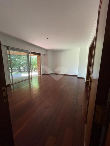 Apartamento En Planta Baja. 3 Dormitorios En Suite Y Servicio