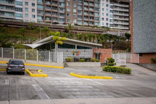 Imagen 24 de 28 de Mls #22-23505 Acogedor Apartamento Actualizado, En Una De Las Mejores Urbanizaciones De Caracas Que Dispone De 2 Pozos Profundos, Por Lo Que Nunca Falta El Agua. Afm.