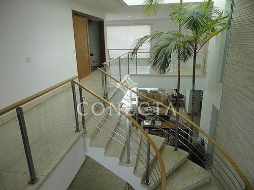 Imagem 13 de 27 de Tamboré 03 | Casa Alto Padrão | Venda | Fino Acabamento | Imenso Quintal Gramado - Cnc1282
