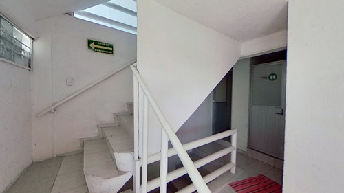 Edificio De Oficinas En Zona Comercial